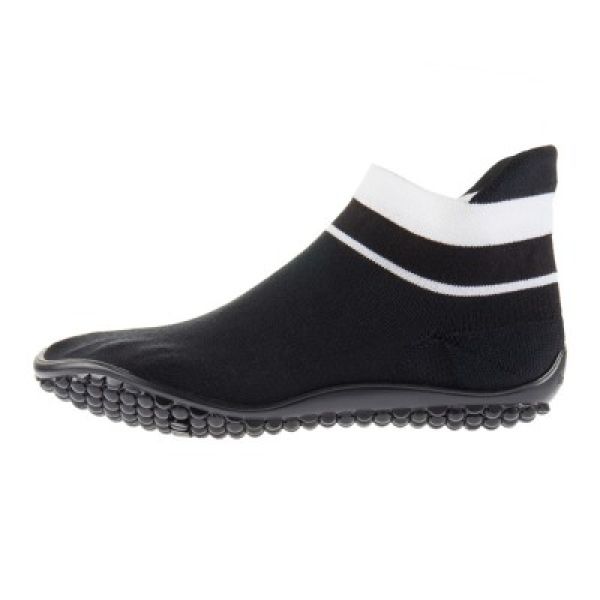leg-sneaker