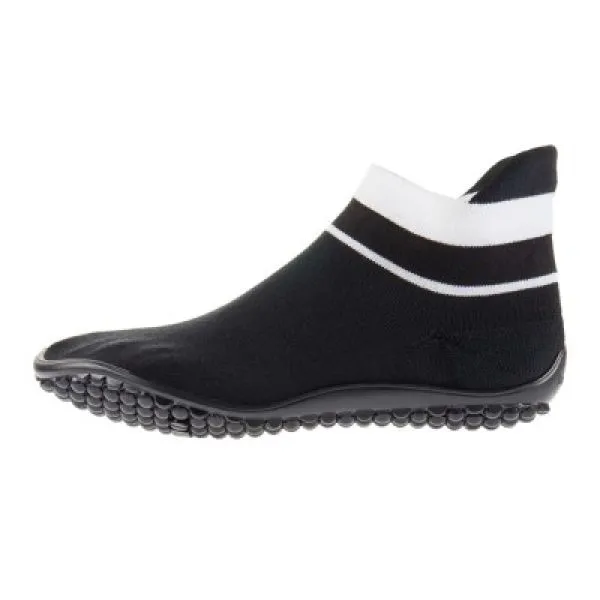 leg-sneaker